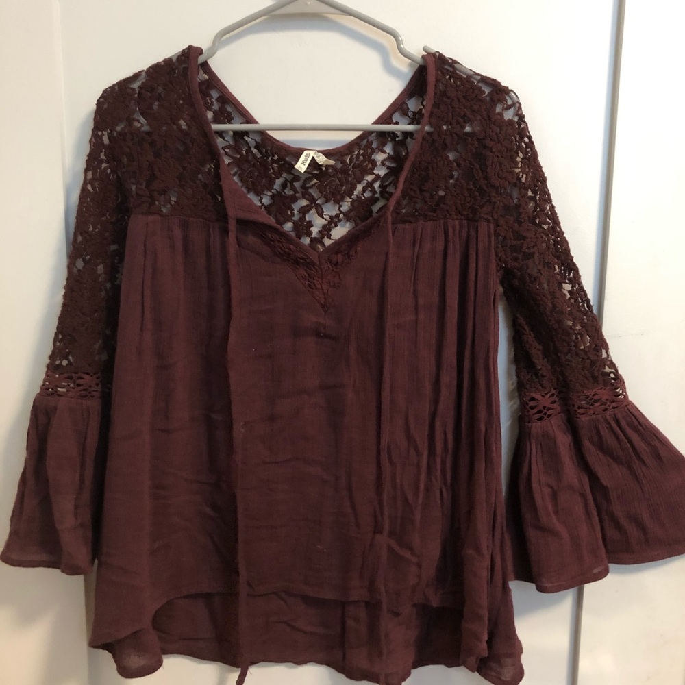 Mudd quarter sleeve lace top